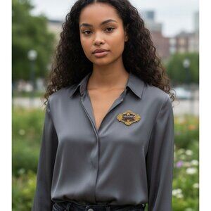 Unbranded Antique 1880-1917 Ornate Brass Purple Faceted Glass Brooch with C-Clas